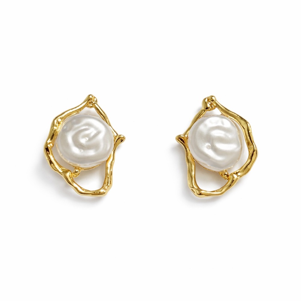 Minimalist Trendy Gold and Pearl Earrings